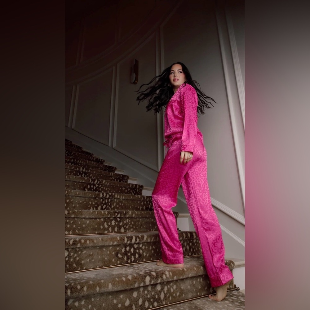 NWT Rachel Parcell Satin Jacquard Cheetah Long Sleeve Pajama Set Hot Pink XS - Picture 2 of 15